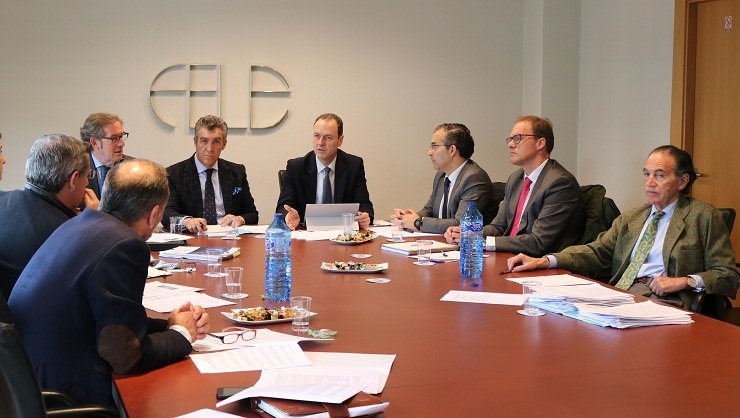 La CEO estuvo representada en la reunión de la Plataforma Atlántico Noroeste por su secretario general, Jaime Pereira (3º por la der.).