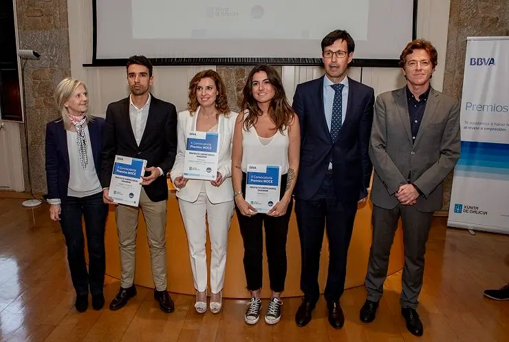 Covadonga Toca, secretaria Xeral de Emprego de la Xunta de Galicia; Andrés Vaquero Rodríguez, de Inmake Estudio SL; María del Pilar Porral Iglesias, de CoEduca; Lara Prendes Prieto Puga, de Despensa 77; Daniel Miguel Fernández, director de Zona de BBVA en Galicia Norte y Luis García Deber, Vicepresidente de la Fundación Ronsel.