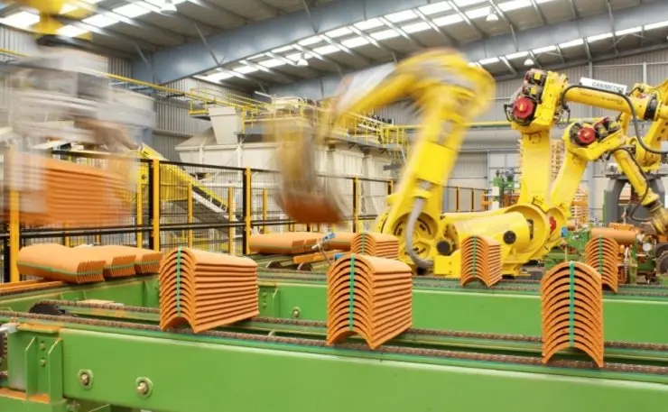 Elaboración de tejas en la fábrica de Verea en Mesía (A Coruña).