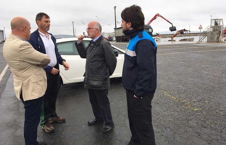 O presidente de Portos de Galicia visitou o porto da Pobra do Caramiñal.