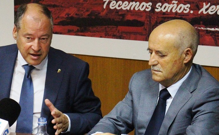 Elías Mera (der.) con el anterior rector de la Universidad de Vigo, Salustiano Mato.