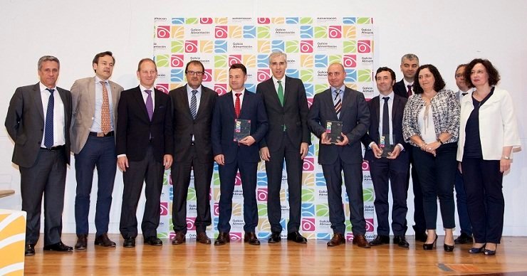 Autoridades y premiados en los IV Premios Galicia Alimentación de Clusaga.