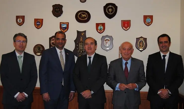 El embajador de República Dominicana en España, junto al presidente del Puerto de A Coruña, el presidente de la CEC y el cónsul honorario en A Coruña.