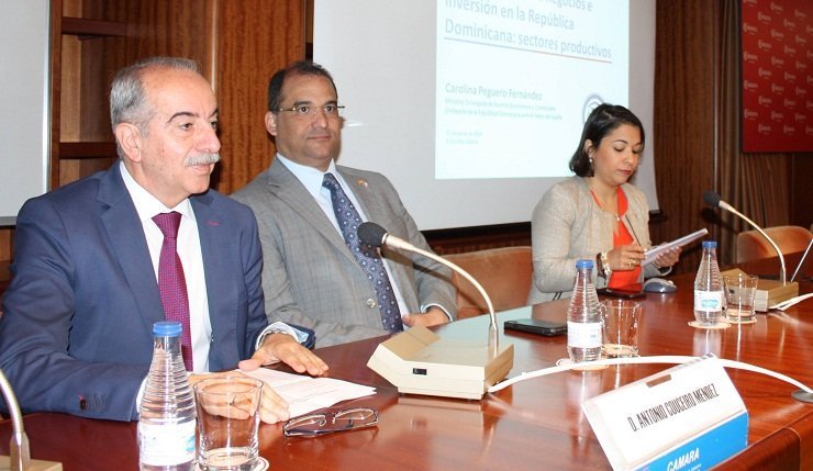 El presidente de la Cámara de A Coruña, junto al embajador de la República Dominicana en España.