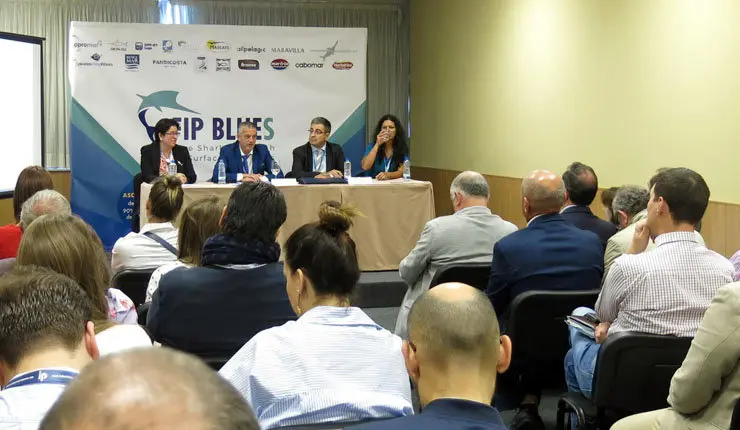 Los representantes de Anecteam y de las asociaciones de armadores Josune Larrañaga, Emilio Martínez Cadilla, Edelmiro Ulloa y la técnica Cynthia Silvina Fernández, presentando FIP BLUES en Conxemar.