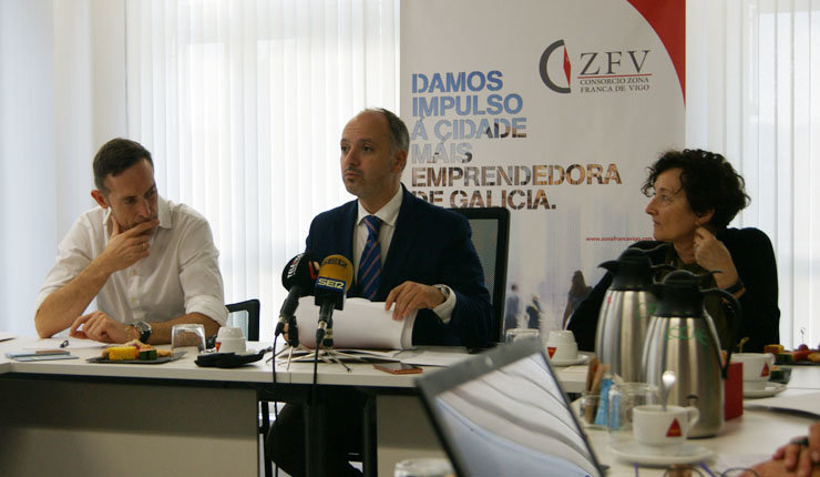 José Ramón Torres, director de Obras del CZFV, David Regades, delegado, y Débora Ramonde, responsable de Internacionalización./P.L.