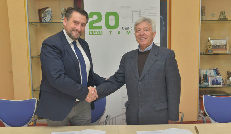 Ignacio Barragán y Jesús Chenel firmaron el convenio entre Quality Consultores y la Asociación Área Empresarial Tambre.