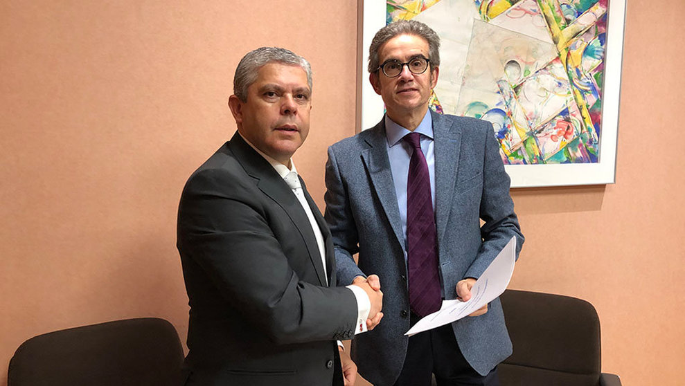 José Manuel Nogueira, director institucional de Abanca, y José Manuel Díaz Barreiros, vicepresidente portavoz de la CEO.