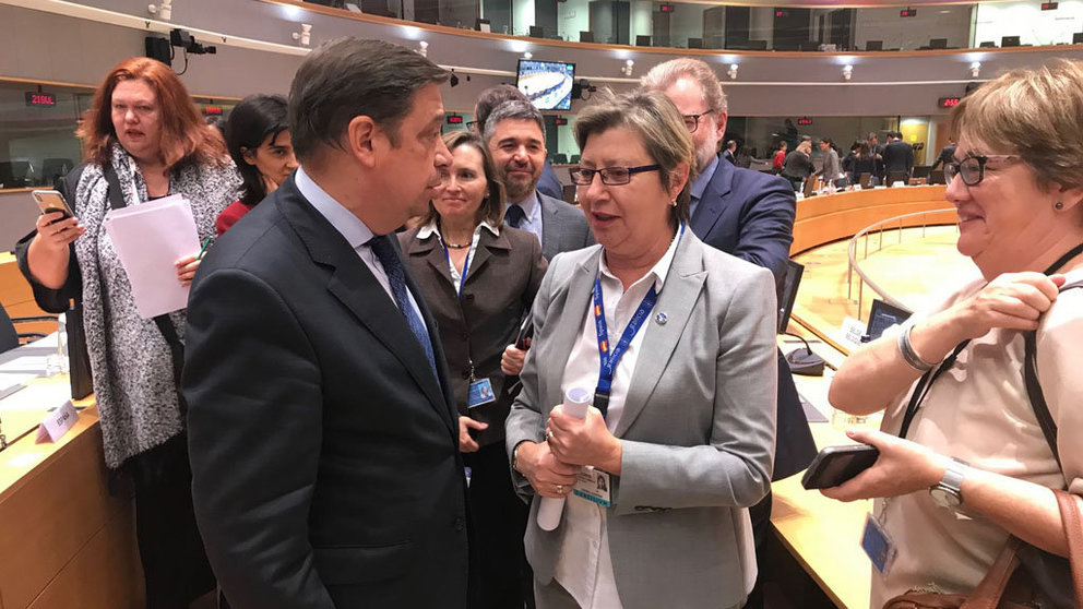 El ministro Luis Planas y la conselleira Rosa Quintana en el Consejo de ministros de Pesca de la UE, celebrado en Bruselas.