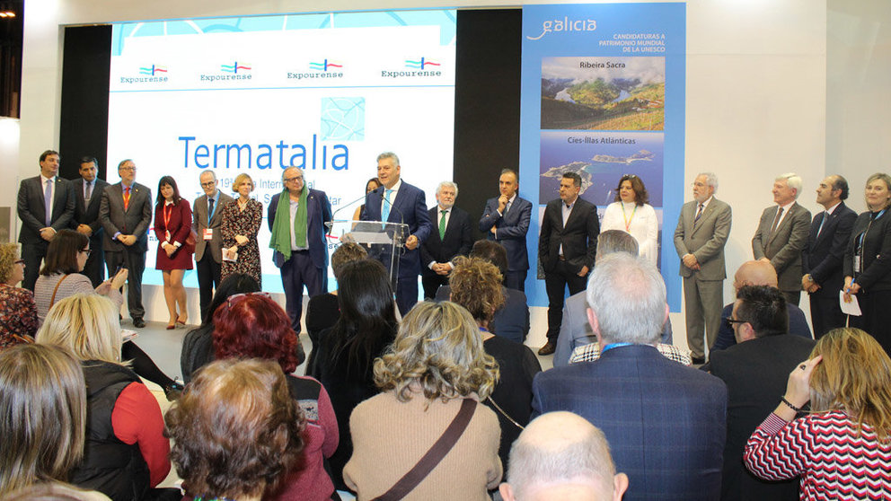 Autoridades y público en la presentación de Termatalia Ourense 2019 en FITUR.