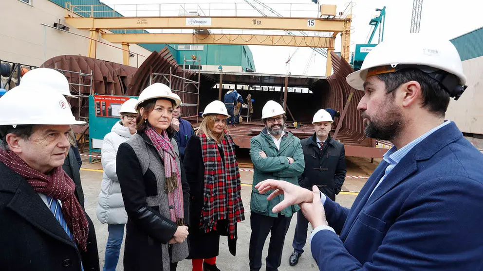 Reyes Maroto en su visita a los Astilleros Armón, en Vigo.