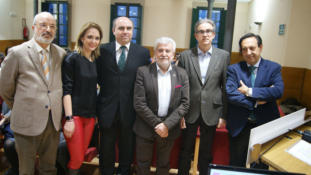 Juan José Lirón, Ana Plaza, David Martínez, Rosendo Fernández, José Manuel Díaz y Pedro Barato, al comienzo de la jornada./P.L.