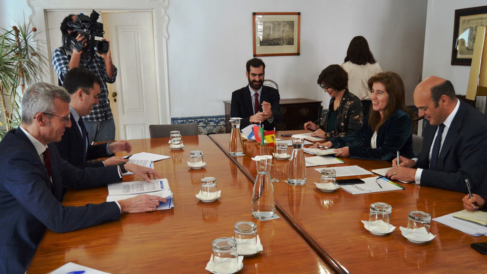 Reunión en Lisboa del vicepresidente de la Xunta, Alfonso Rueda, el conselleiro de Cultura e Turismo, Román Rodríguez, con el ministro de Economía luso, Pedro Siza.