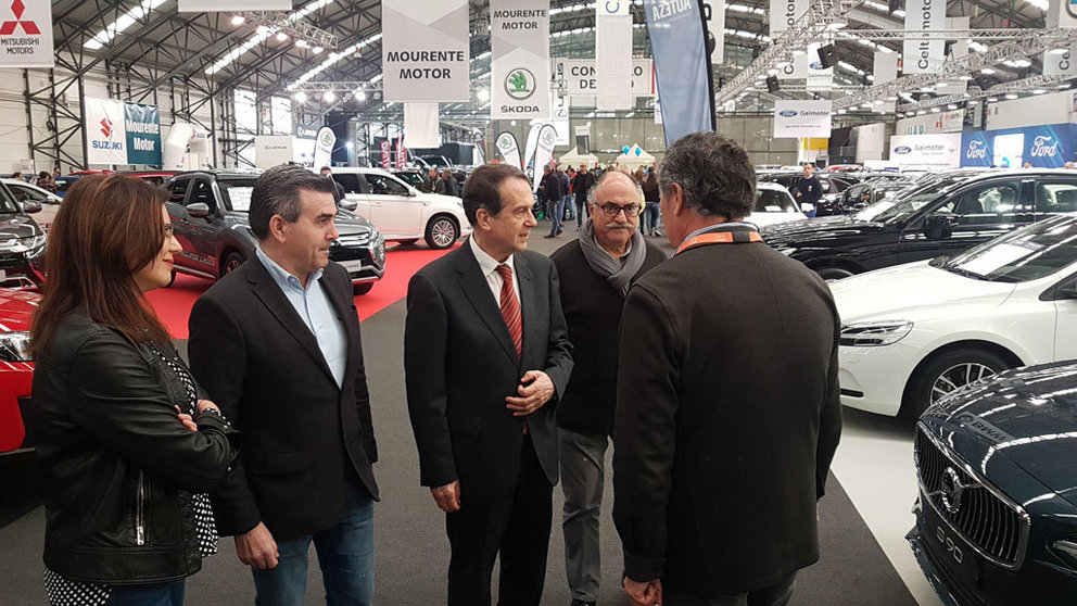 El alcalde de Vigo, Abel Caballero, visitó este domingo el Salón MotorOcasión en IFEVI.
