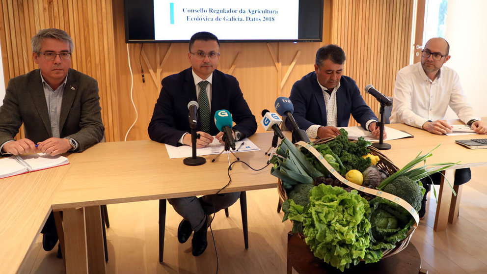 El conselleiro de Medio Rural y el director de Agacal participaron, junto a directivos del Craega, en la presentación del balance de 2018.