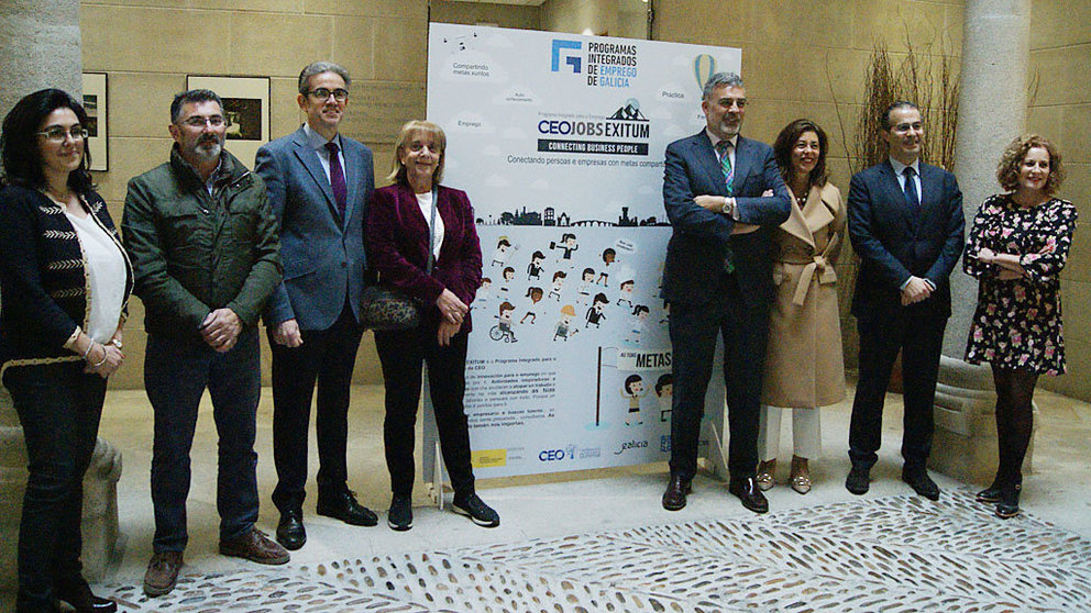 Los vicepresidentes , el secretario y técnicas de la CEO, junto al director xeral de Orientación e Promoción Laboral, y la delegada de la Xunta en Ourense./P.L.