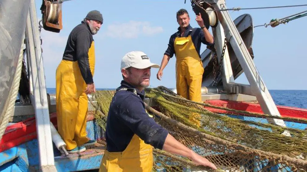 El proyecto reciclará las redes de pesca y otros residuos plásticos para la industria textil.