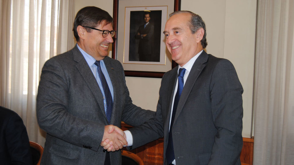 El rector de la UDC, Julio Abalde, y el presidente de la Autoridad Portuaria de A Coruña, Enrique Losada.
