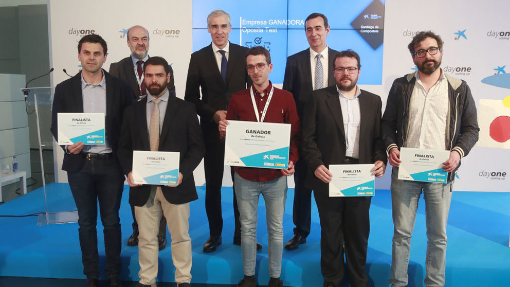 Ganador y finalistas de los Premios EmprendedorXXI, entregados en Santiago.