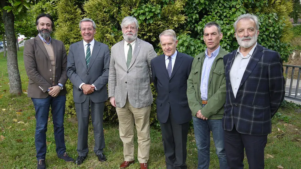 Directiva de la Unión de Profesionales de Galicia: Castro Bernardino, Suárez Quintanilla, Macho Senra, Medín Guyatt, Rodríguez Pantín y Rivera Gómez.