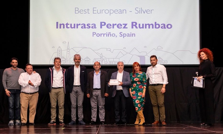 Personal de Inturasa Porriño recogió el premio entregado en una gala en Reikiavic.