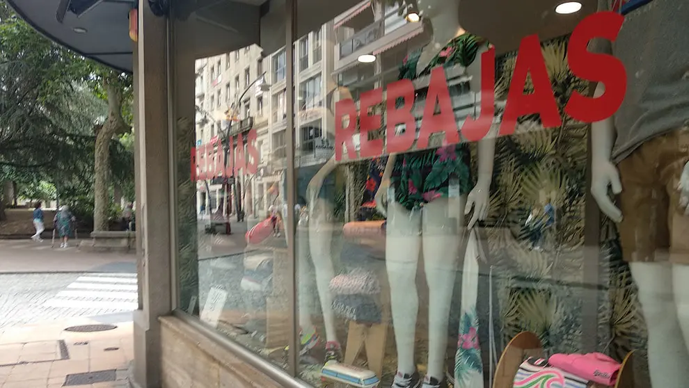 Galicia creará 74.000 contratos en la campaña estival, vinculados a las rebajas.