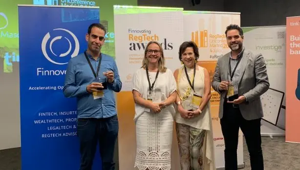 Ganadores de la 2ª Edición de los RegTech Awards.
De izquierda a derecha: Brais Méndez, CEO de Docuten, Maite Gillaranz, Co-fundadora de PiperLab, María Dolores Pescador, CEO y fundadora de RegTech y Javier Mira, CEO de FacePhi.