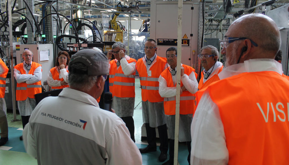 Los miembros de la CEP visitaron las instalaciones de PSA Vigo.