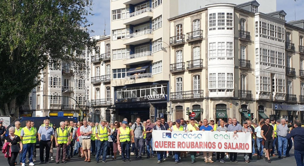 Protesta de traballadores e prexubilados de Endesa na Coruña.
