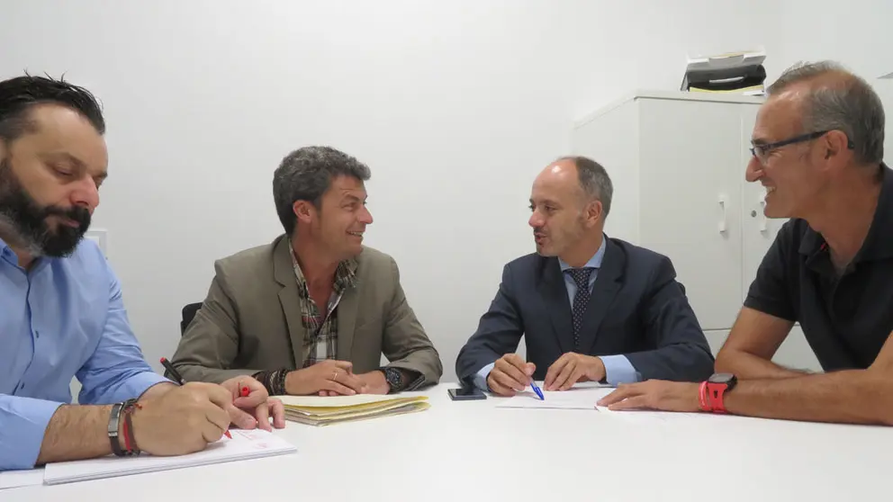 Francisco Ferreira, Carlos Gómez, David Regades  y Juan González, en la reunión.