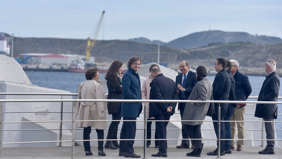 Los consejeros visitaron las instalaciones del Puerto Exterior de A Coruña.
