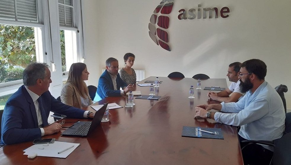 Representantes de Asime y el Grupo de Industria Auxiliar en una de las reuniones con sindicatos.