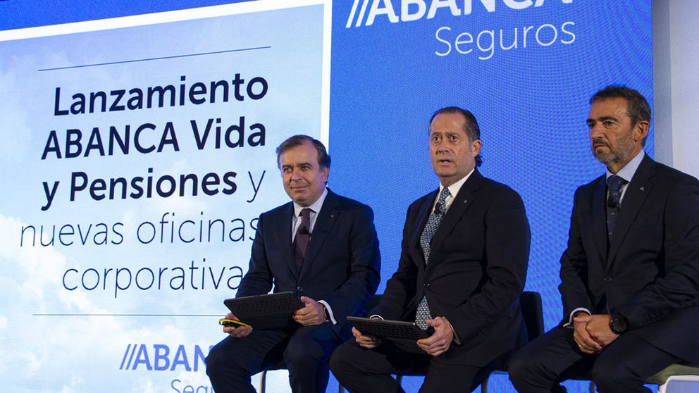 Francisco Botas, Juan Carlos Escotet y Álvaro García Diéguez en la presentación de Abanca Vida y Pensiones.