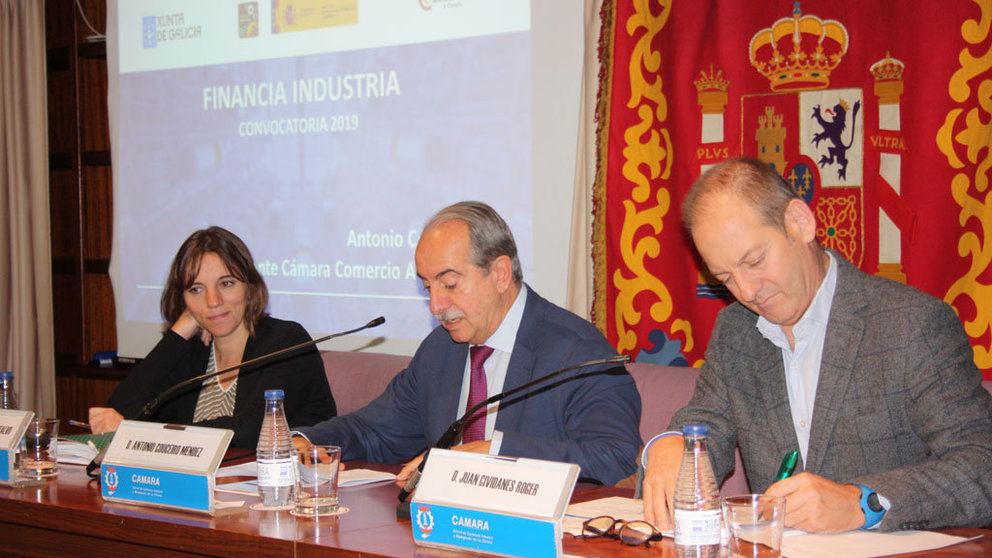Ana María Carral, Antonio Couceir y Juan Cividanes en la jornada Financia Industria en la Cámara de A Coruña.