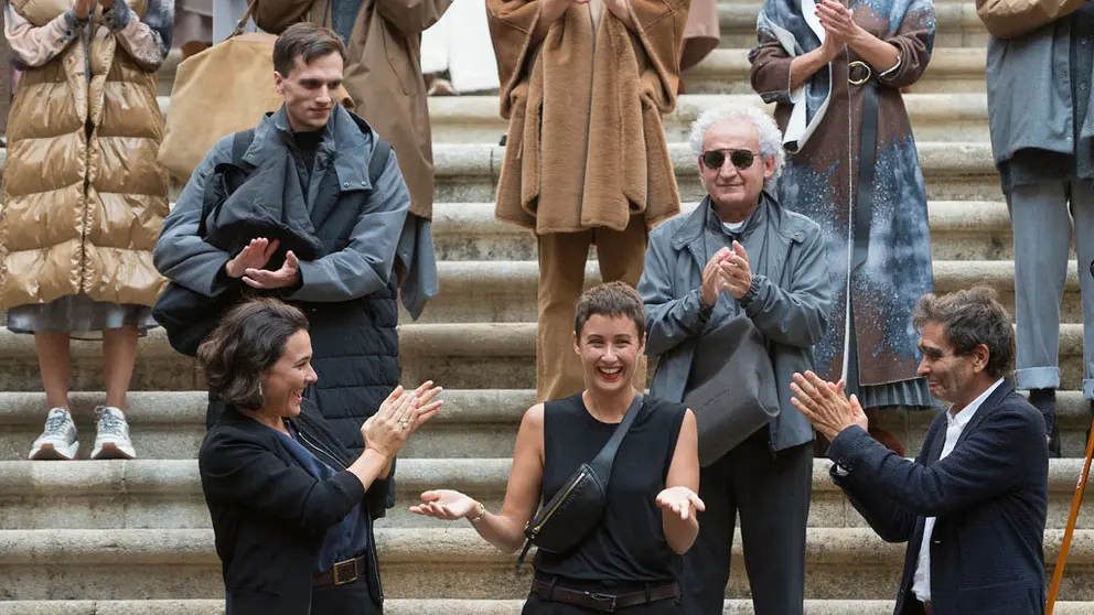 Tiziana Domínguez (centro) en el desfile de Adolfo Domínguez en Ourense./M.RIOPA.