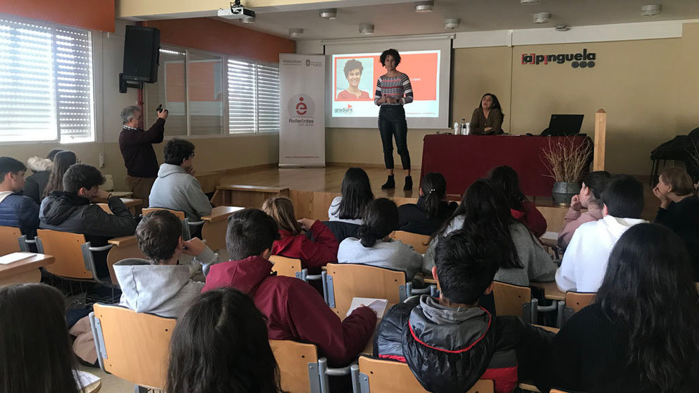 Sesión de Referentes Galegas nas Aulas en el IES A Pinguela de Monforte .