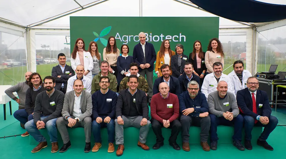 El conselleiro Francisco Conde con representantes de las empresas participantes en Agrobiotech Fest./E.REPETSKAYA.