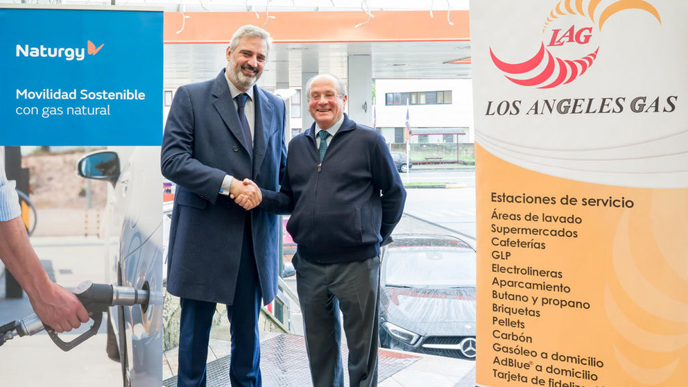 Alberto Fariza y Esteban Parra firmaron el acuerdo entre Naturgy y Los Ángeles Gas.