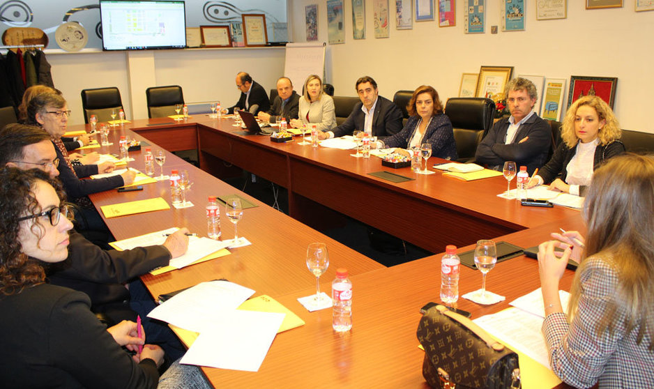 Representantes de una 15 de instituciones participaron en la reunión del comité asesor de Xantar 2020.