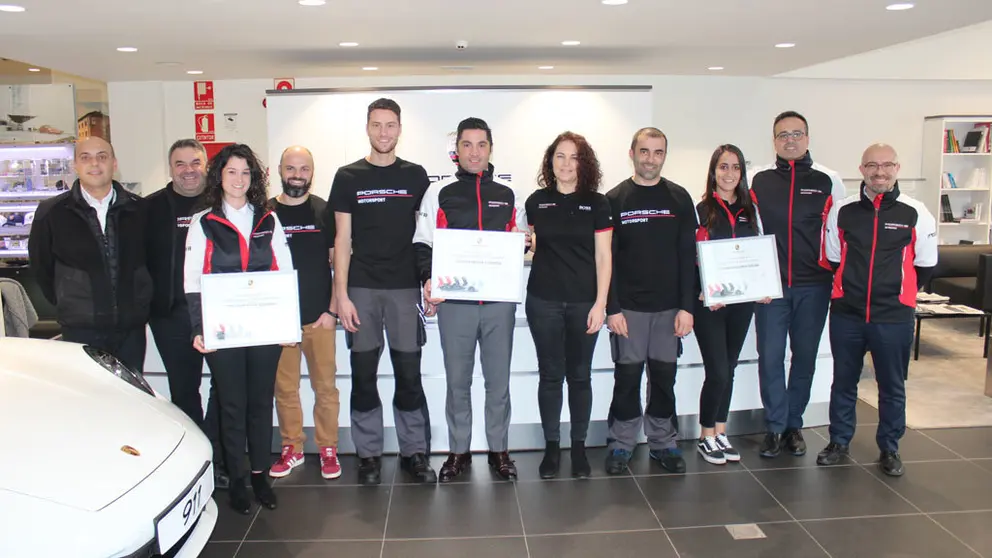 Equipo del Centro Porsche A Coruña, perteneciente al Grupo Breogán.