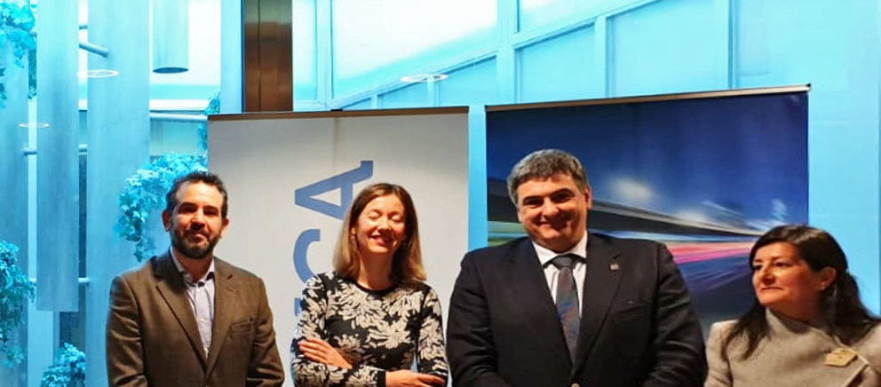 La firma del convenio con FEGAES tuvo lugar en la oficina principal de Abanca en Pontevedra.
