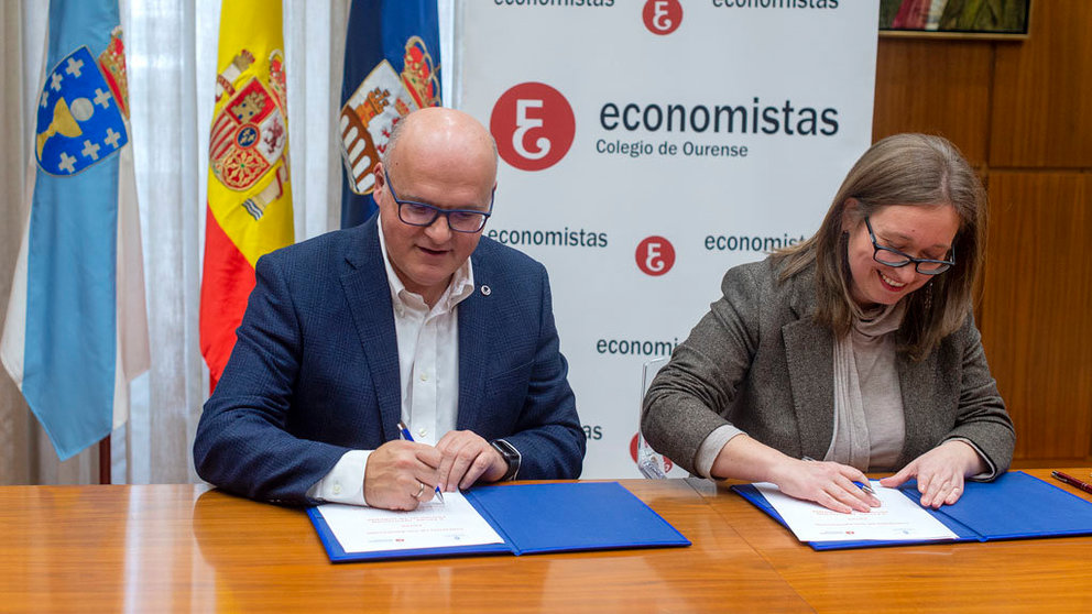 Manuel Baltar yCarmen Sampayo firmaron el convenio entre la Diputación de Ourense y el Colegio de Economistas ourensano.