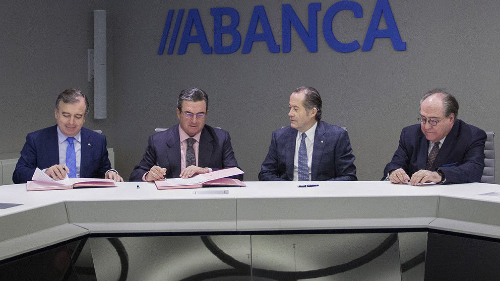 Francisco Botas, Víctor Nogueiras, Juan Carlos Escotet y Miguel Ángel Escotet, en la sede de Abanca en A Coruña.