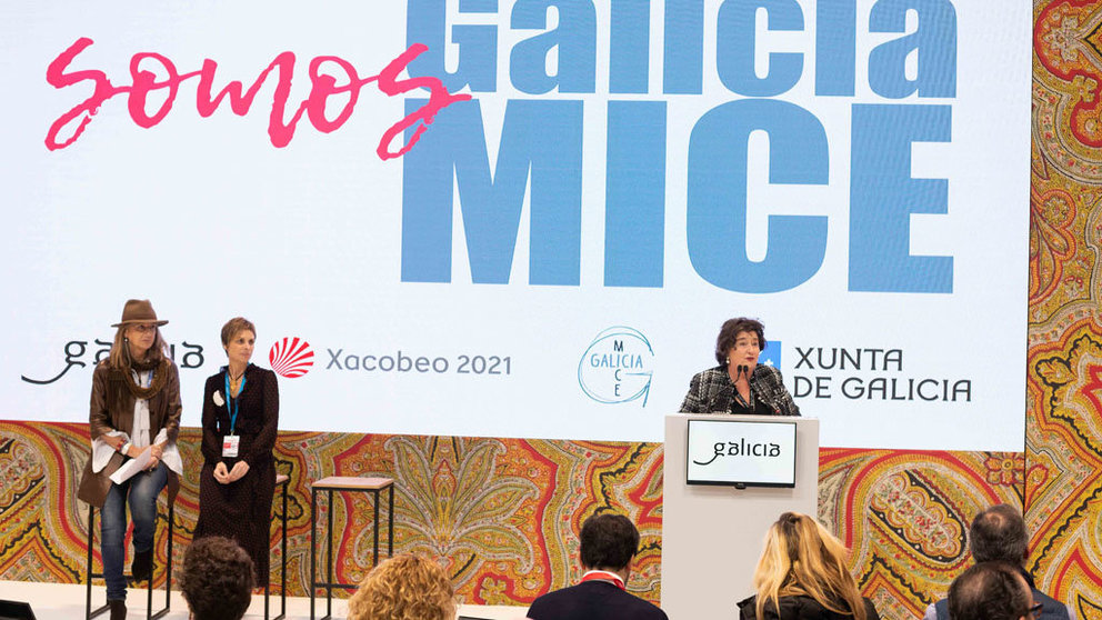 Ana Trevisania, Nava Castro y durante la presentación del Congreso OPC España en FITUR.