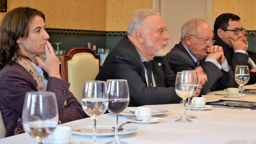 El presidente de la Autoridad Portuaria de Vigo, Enrique López Veiga, fue el invitado en un almuerzo en el Círculo de Empresarios de Galicia.