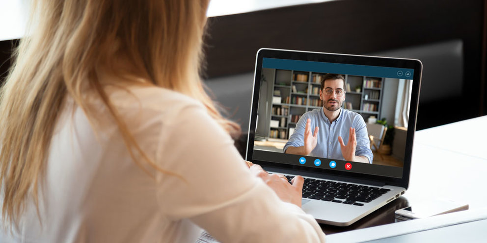 Livetopic y Medicaresse ofrecen asesoramiento financiero por videoconferencia.