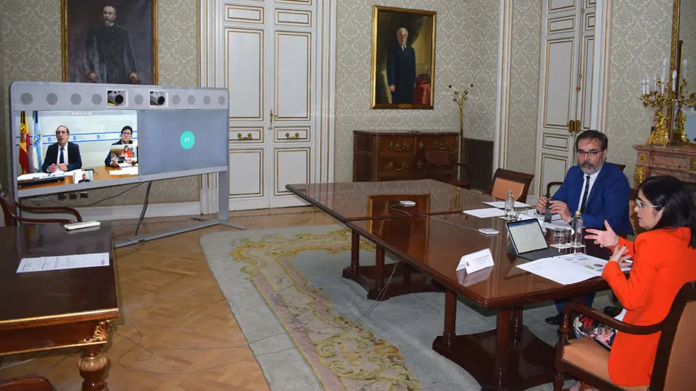 Videoconferencia de la ministra Carolina Darías con el conselleiro Valeriano Martínez.