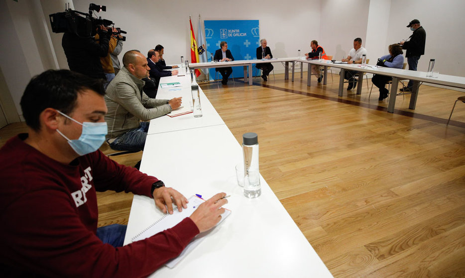 Reunión del presidente de la Xunta y el conselleiro de Industria con el comité de empresa de Alcoa San Cibrao./A.VARELA.