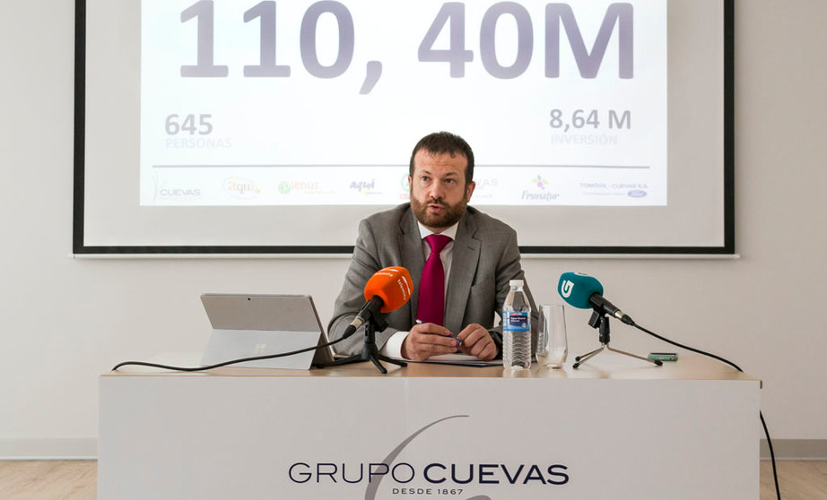 Artur Yuste, director general del Grupo Cuevas, en la futura sede social de la empresa en San Cibrao das Viñas.