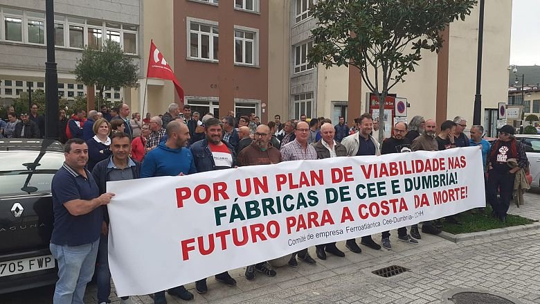 Unha protesta do comité de empresa das fábricas de Cee e Dumbría cando pertencían a Ferroatlántica./CIG.
